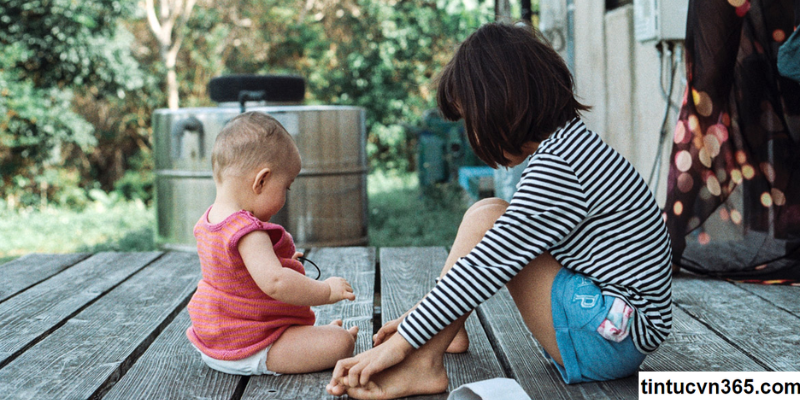Embracing the Natural Parenting Style: Nurturing Happy, Healthy Children through Simplicity and Connection